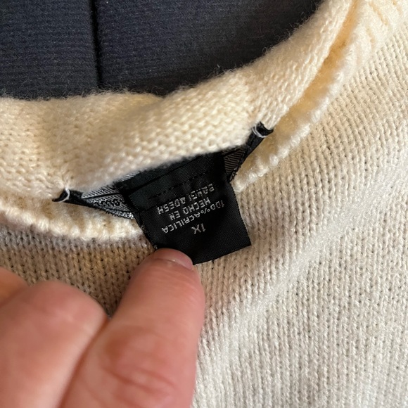 Peeking Black Cat Plus-size Sweater 1X - Picture 6 of 9